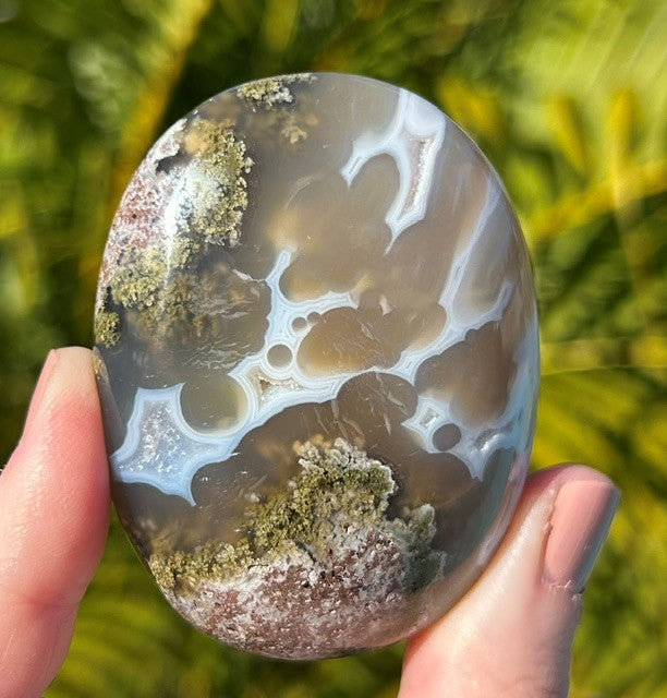 Scenic Moss Agate palm stone - Indonesia (102g)