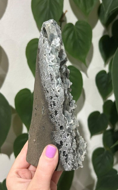 Blue-grey chalcedony (1.015kg)