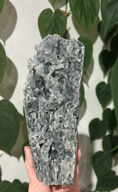 Blue-grey chalcedony (1.015kg)