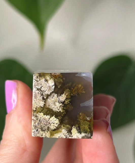 Scenic Moss Agate tower - Indonesia (88g)